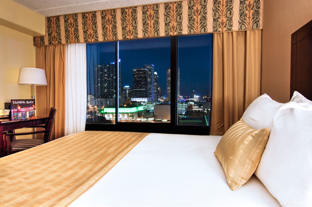 The Barrymore Hotel Tampa River Walk Formerly Howard Johnson Plaza Tampa Downtown 17/60