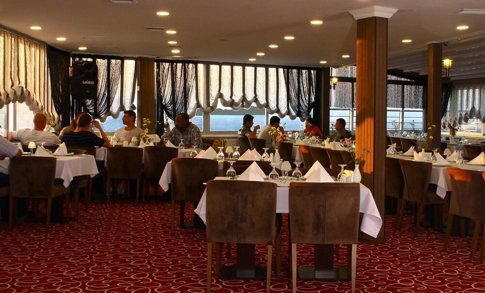 Perama Hotel 21/23