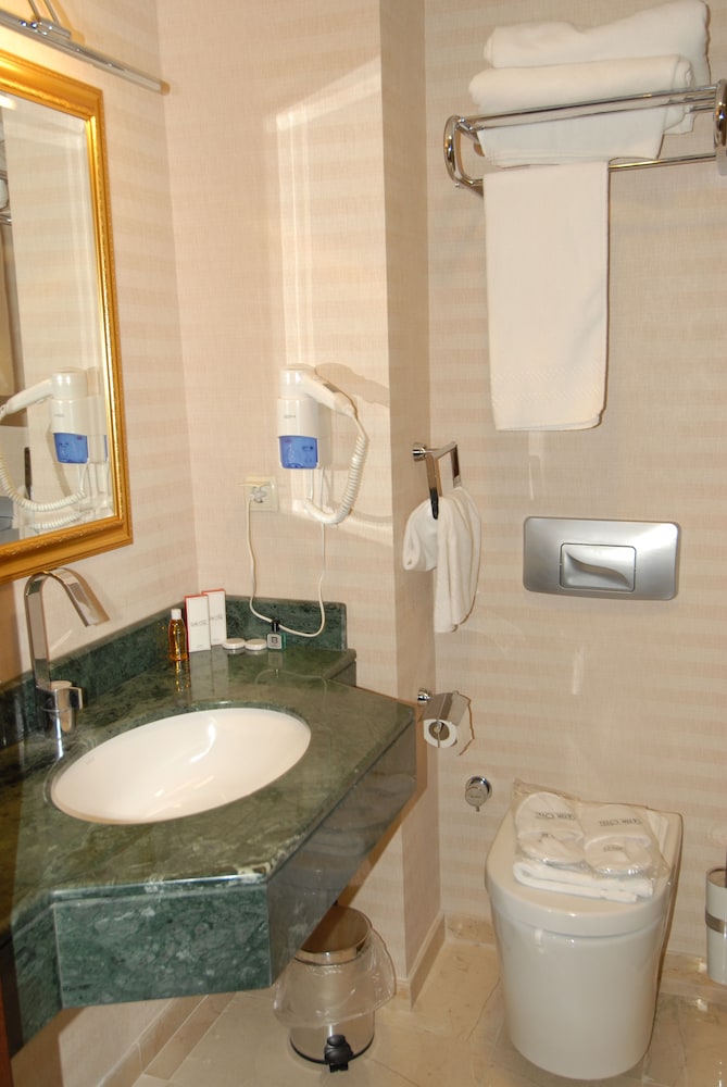 Cetin Hotel 35/39