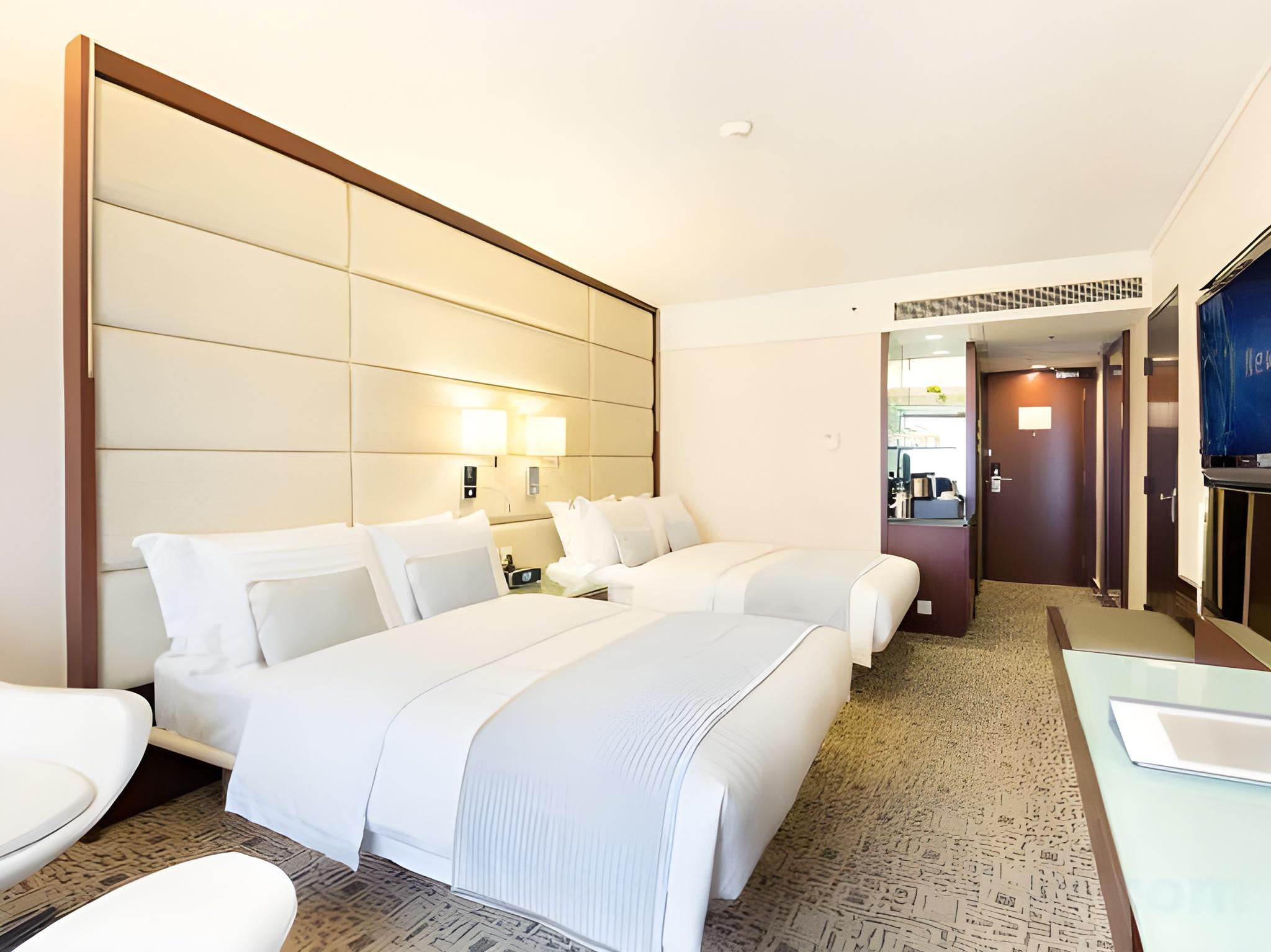 Premier, Executive, Club Floor