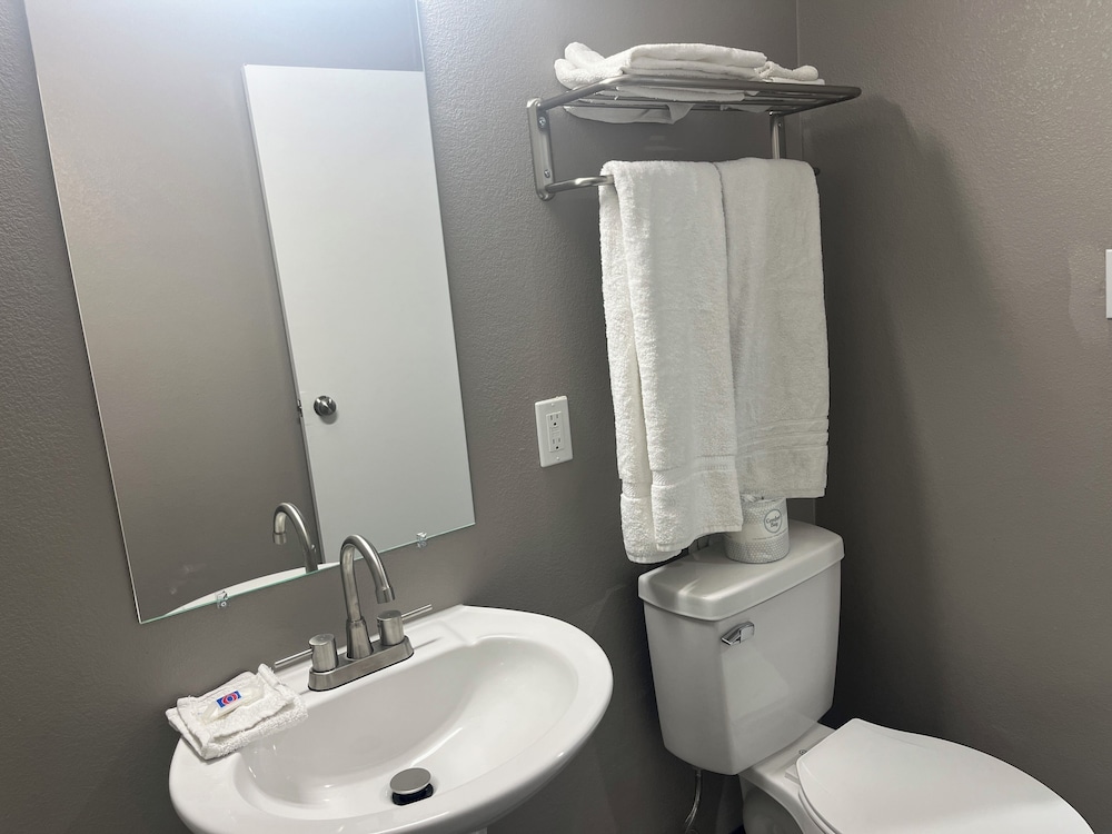 Motel6 Las Vegas, NV - Downtown Fremont St Experience 29/31