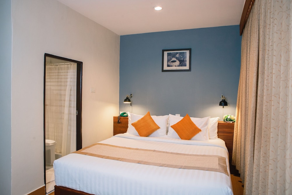Pakse Hotel 8/49