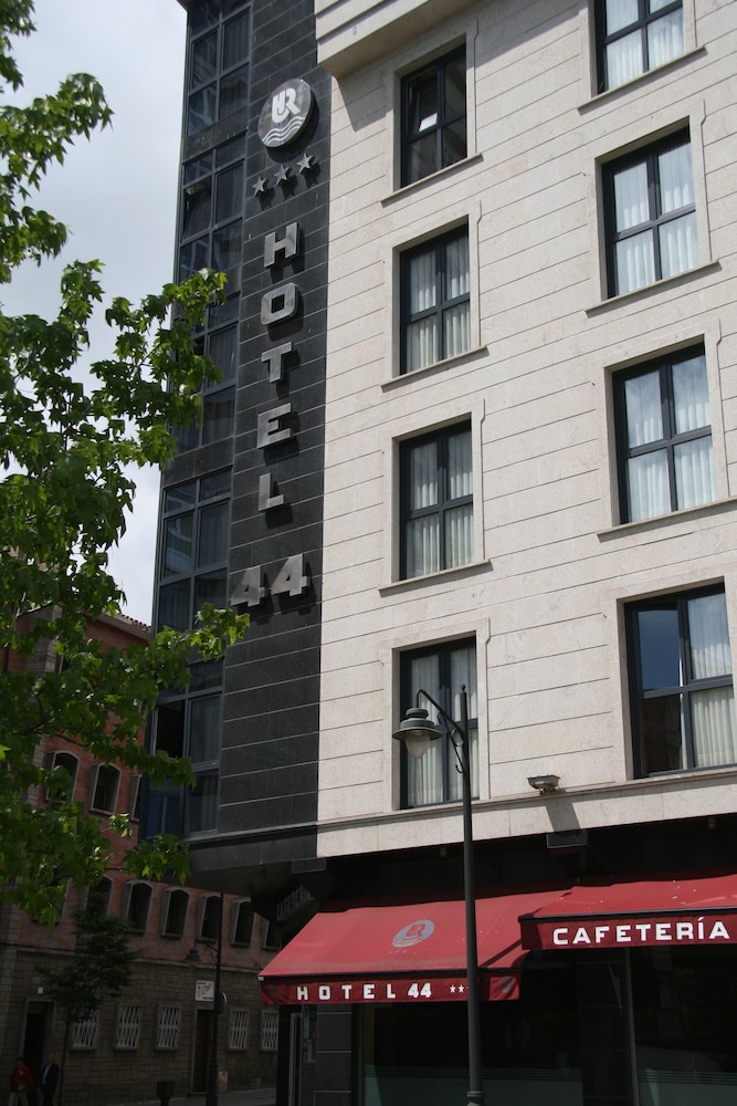Hotel 44 4/28