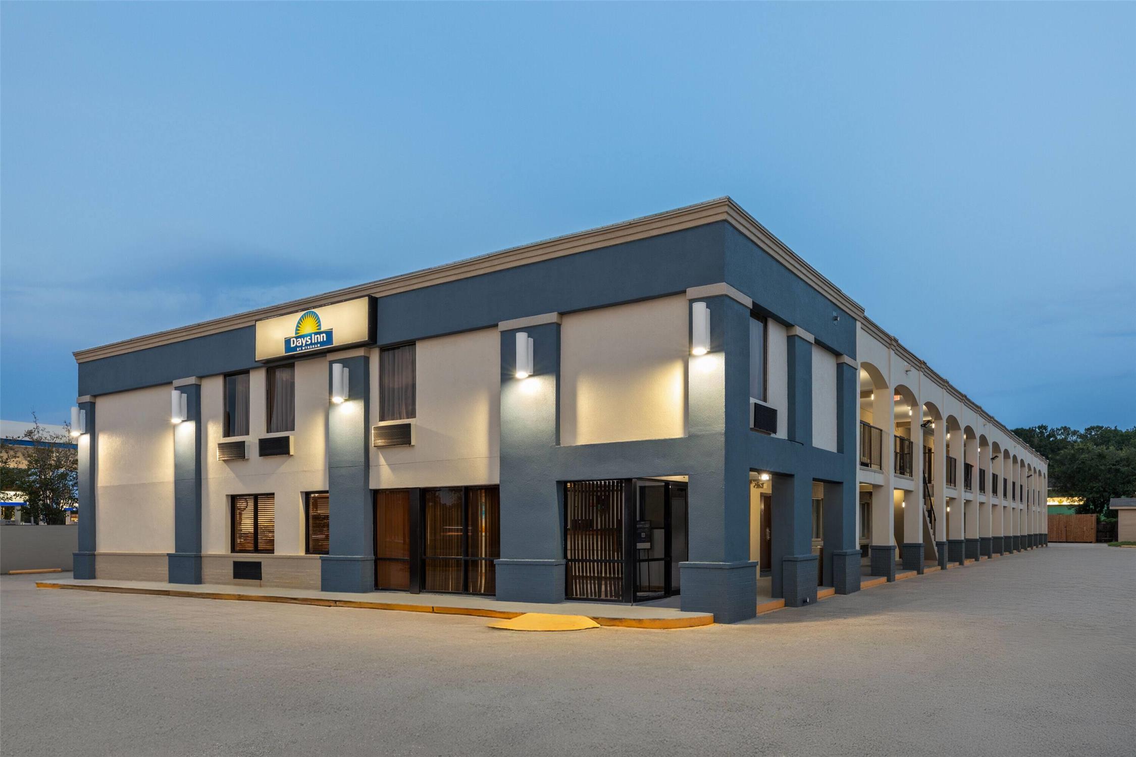 Days Inn by Wyndham Slidell 2/23