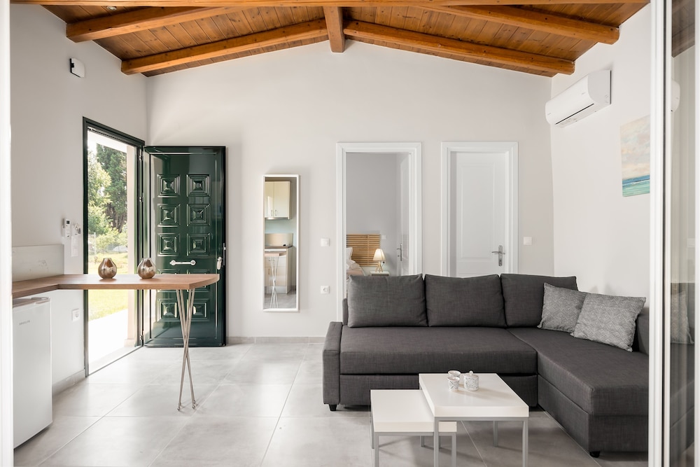 Folies Corfu Hotel Apartments 24/50
