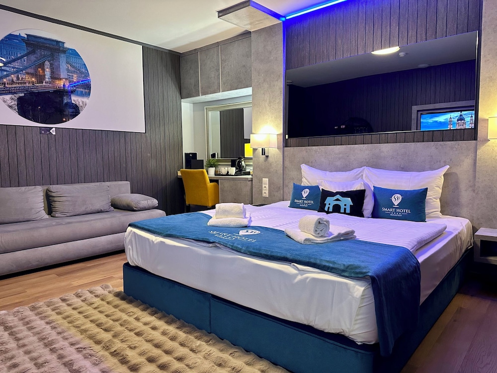 Basic, King Bed, No Window