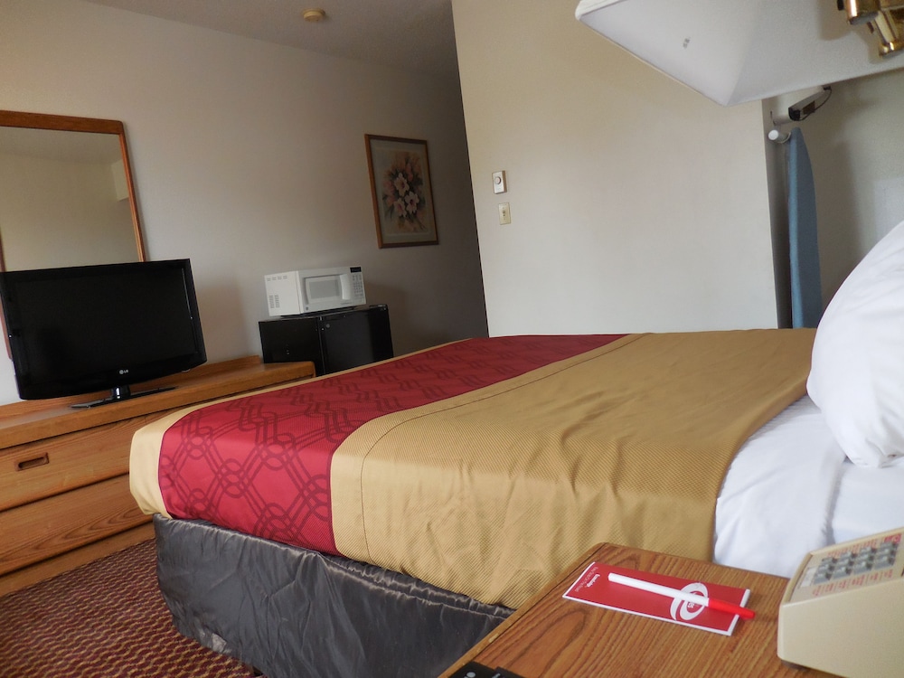 Travelodge by Wyndham Escanaba 23/46