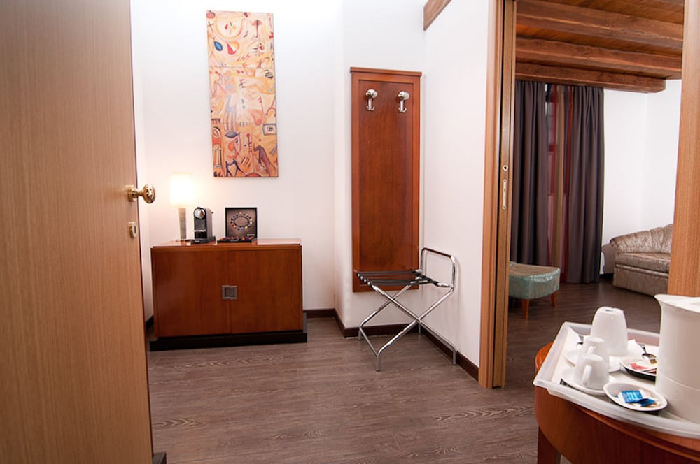 Saint Peter Six Rooms And Suites 47/67