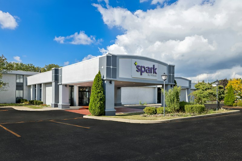 Spark by Hilton Lockport 15/18