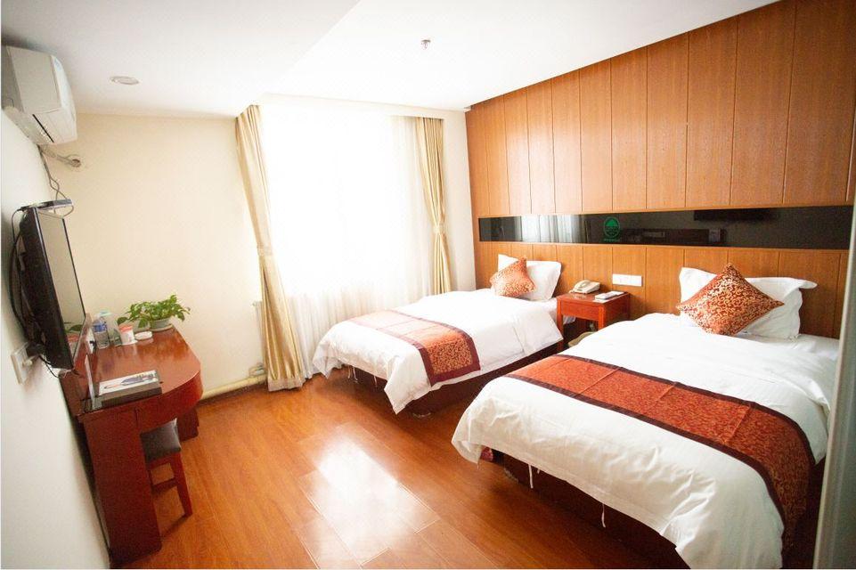 ROOM, TWIN BEDS