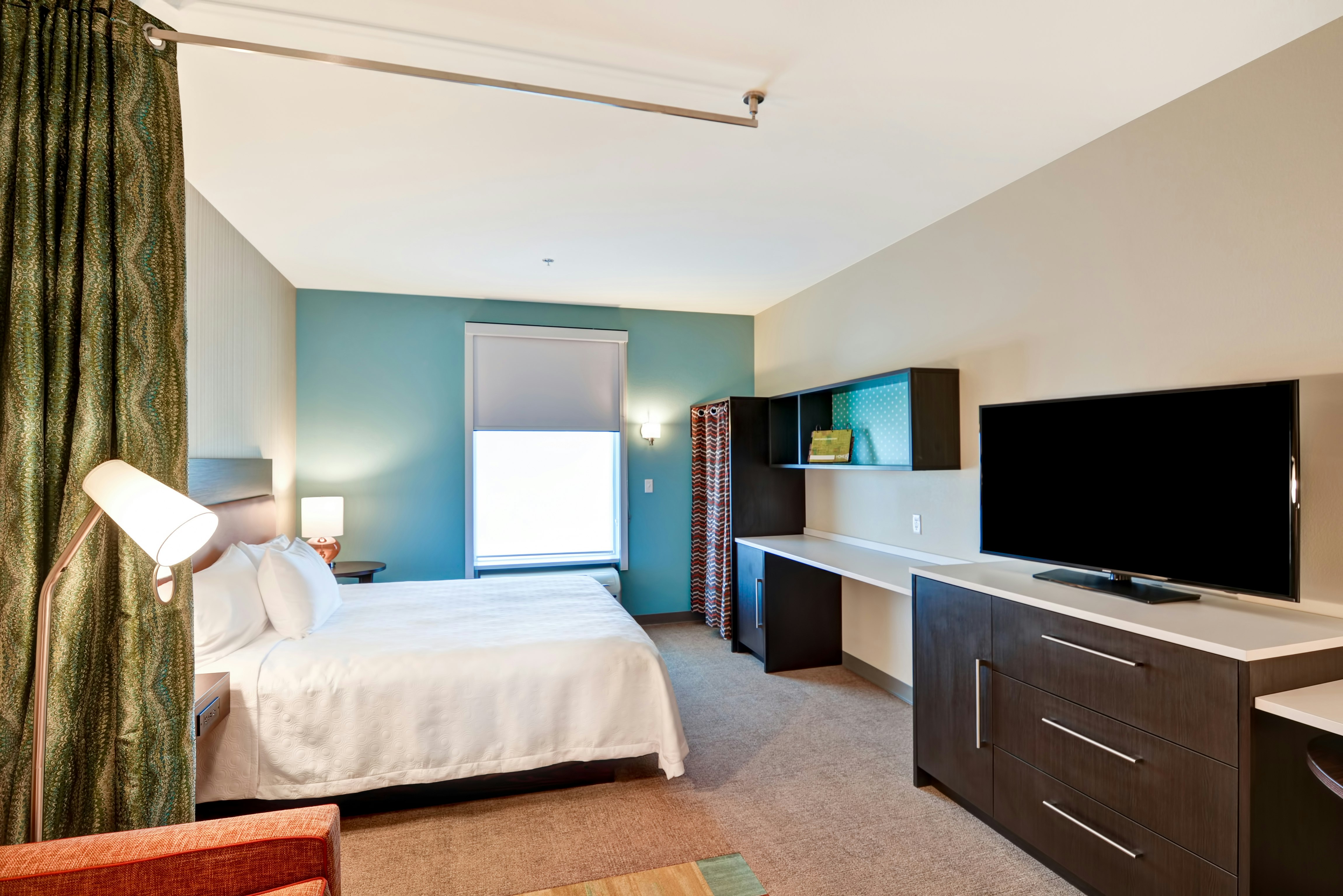 STUDIO, SUITE, KING BED