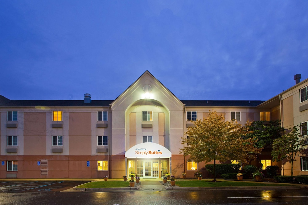 Sonesta Simply Suites Detroit Warren 1/35
