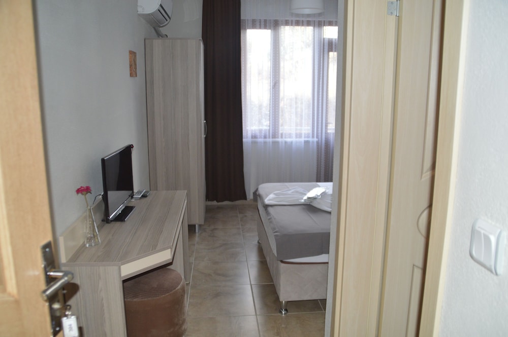Hotel Hugo 14/35