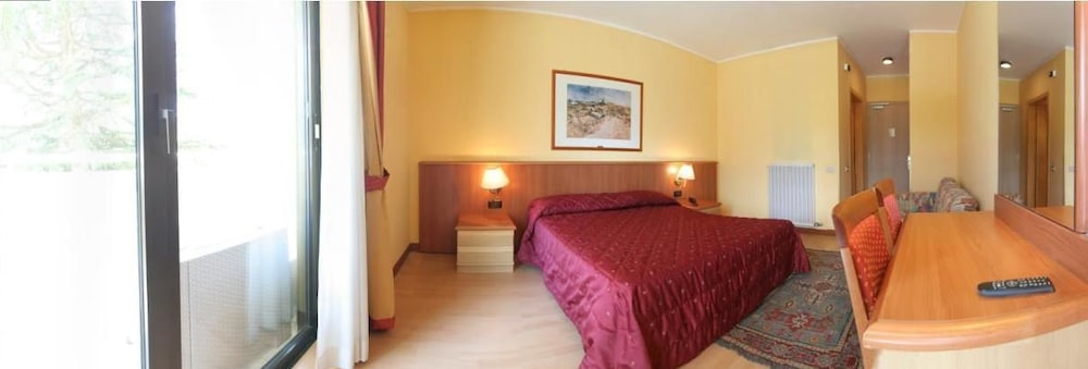 HOTEL BAVARIA 28/30