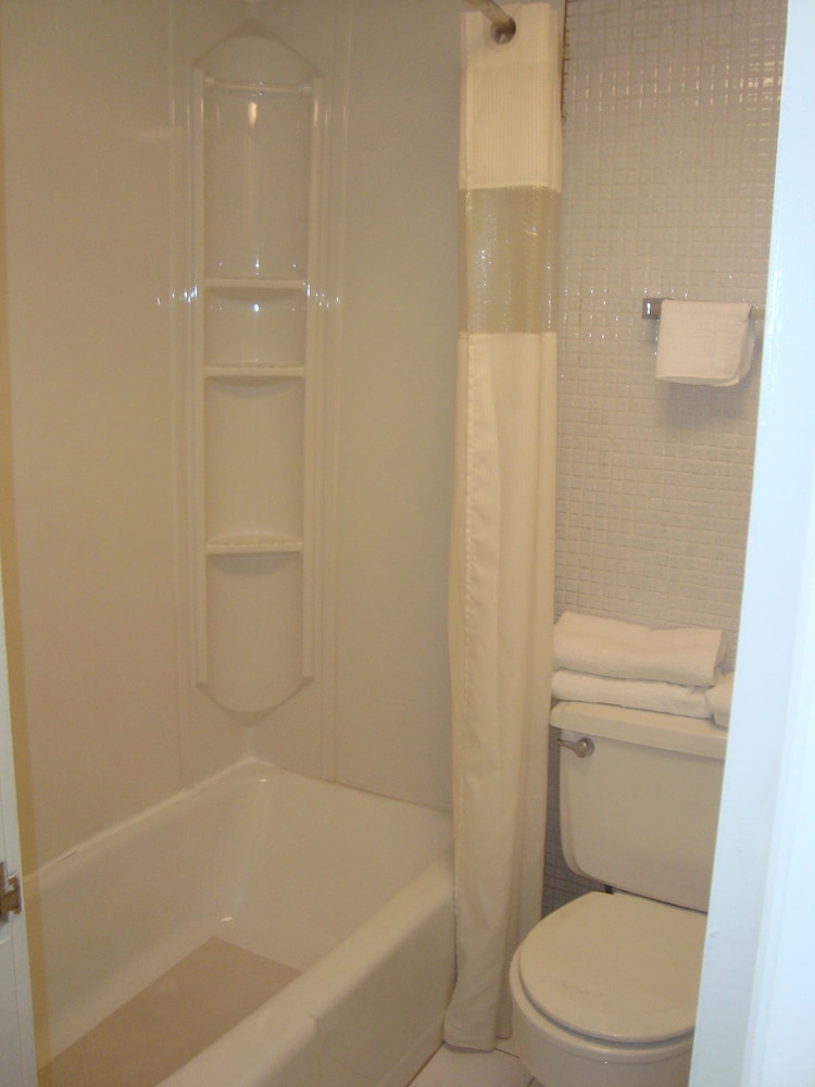 Super 8 by Wyndham Monticello NY 44/45