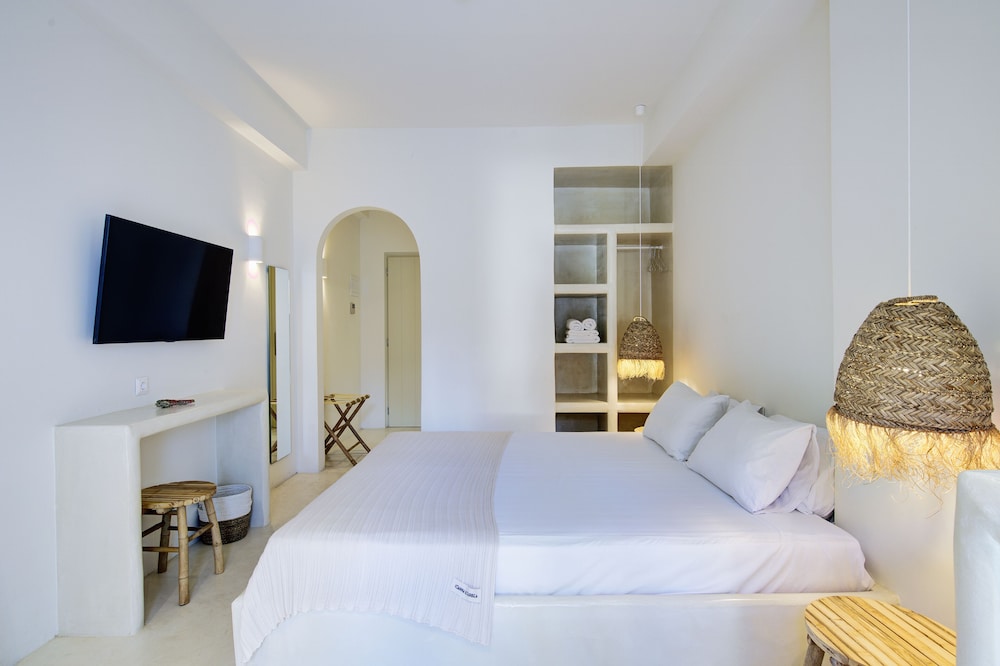 Room, King Bed, Garden Floor