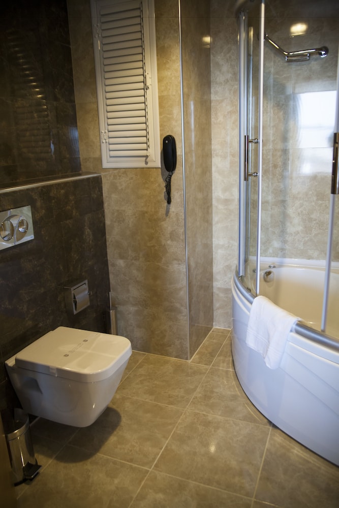 Neba Royal Hotel 47/50