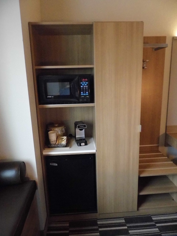 Microtel Inn and Suites By Wyndham Naples Vernal 5/50