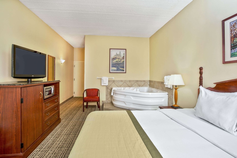 Baymont by Wyndham Knoxville/Cedar Bluff 12/59