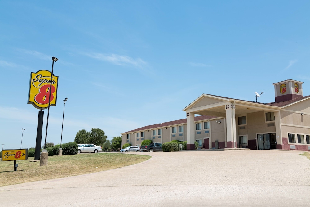 Super 8 by Wyndham Waxahachie TX 5/41