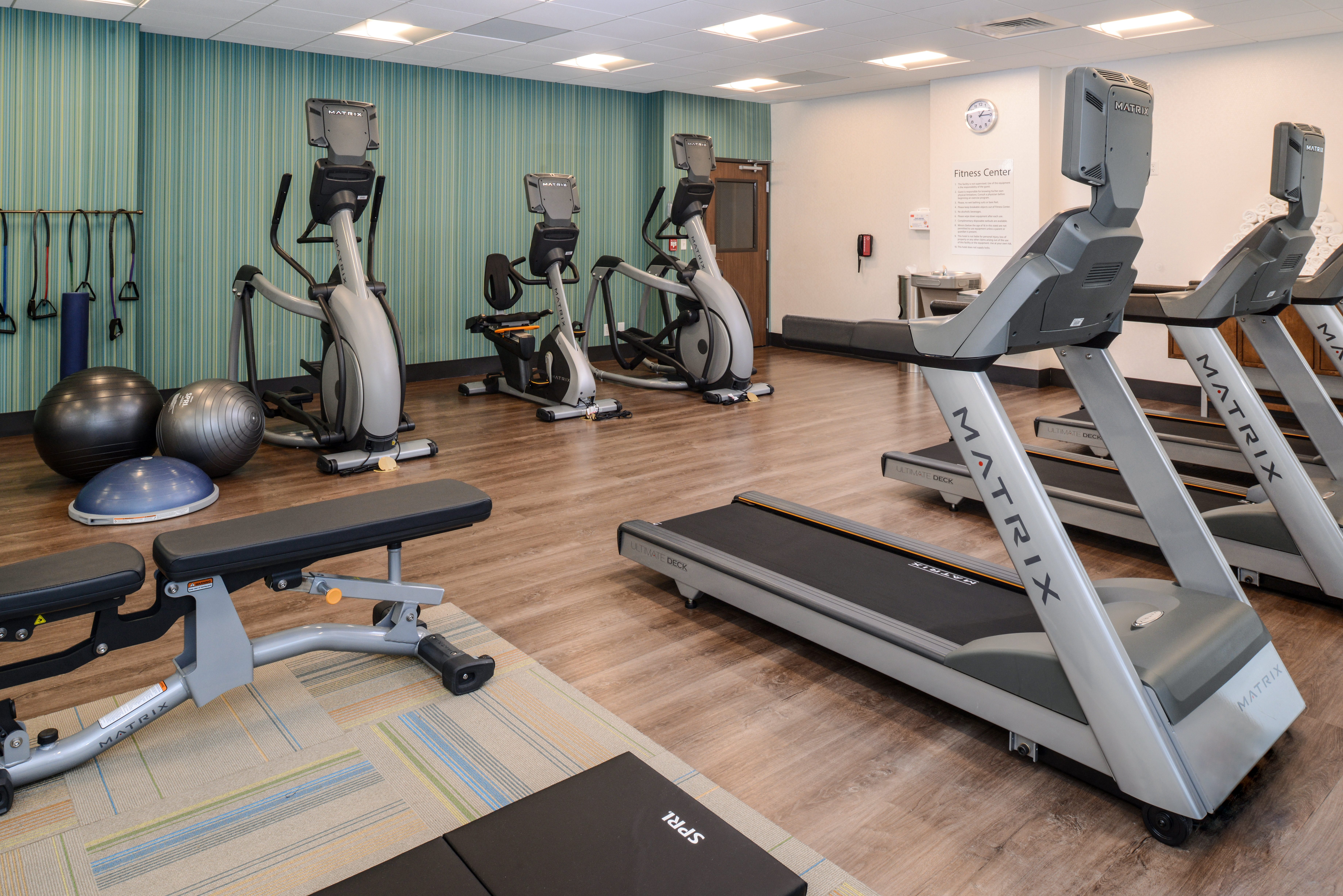 Holiday Inn Express Suites St Petersburg Seminole Area 40/74