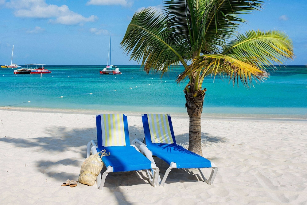 TRYP by Wyndham Aruba Adults Only Hotel 72/75