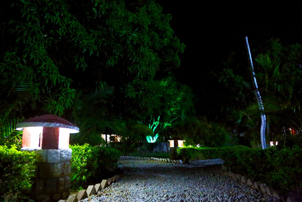 CORBETT WILD RESORT 38/50