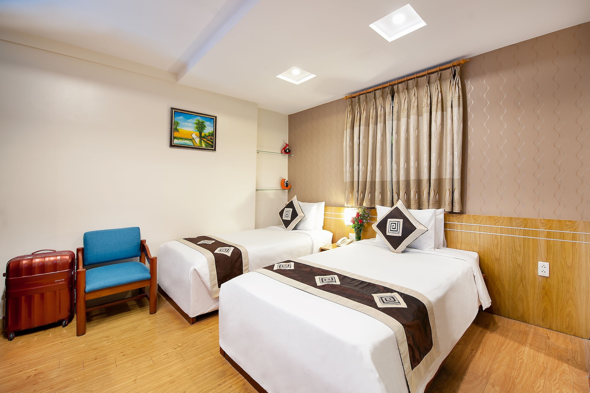 DELUXE, TWIN BEDS
