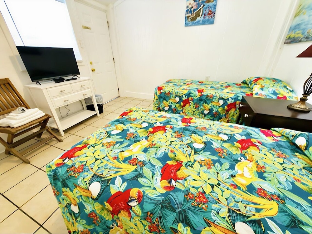 Floating Sea Cove Resort Marina 48/60