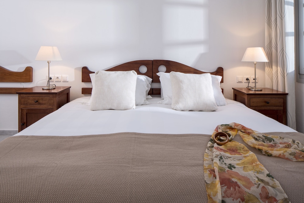 Acteon Hotel 5/52