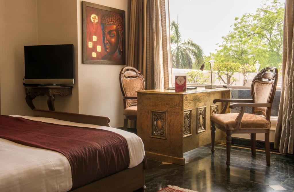 Suite, Single, Garden View