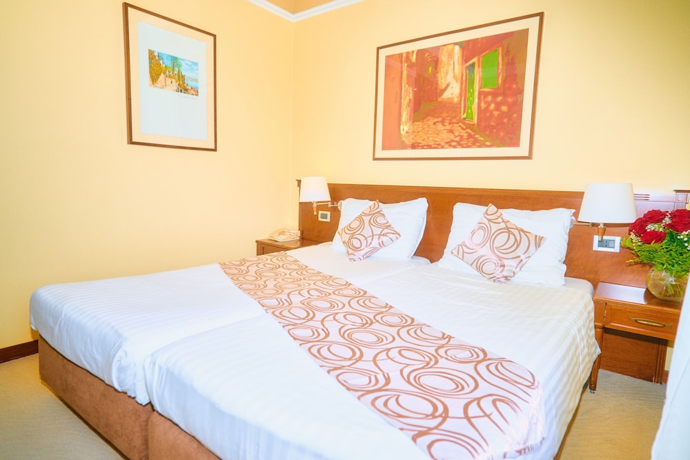 STANDARD, TWIN BEDS, CITY VIEW
