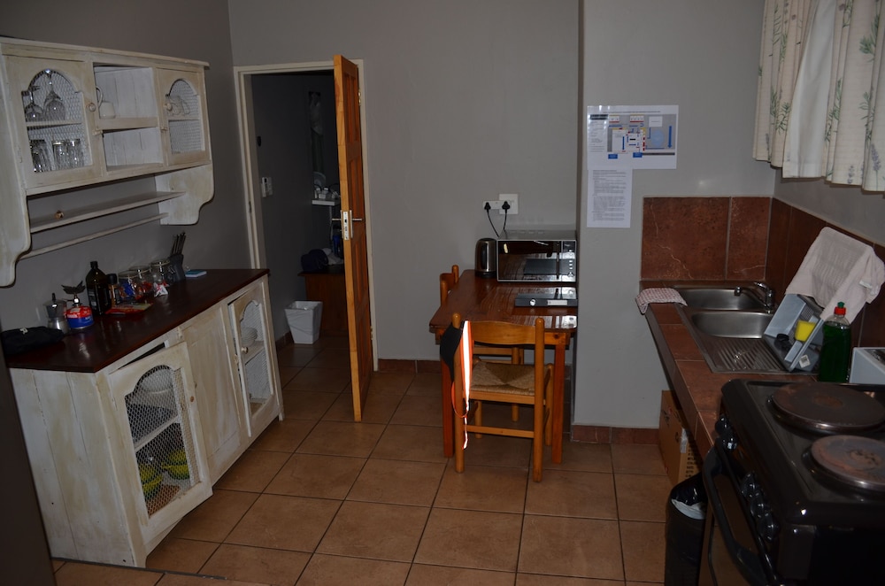 Stoep Cafe 40/50