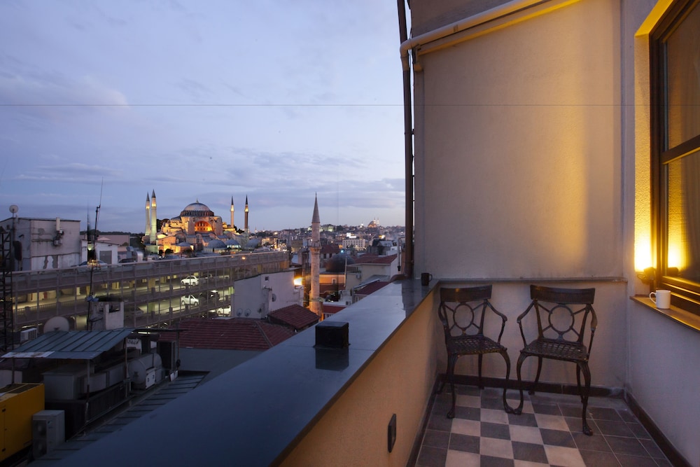 The Haze Hotel Karakoy 63/68