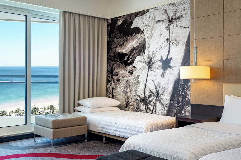 Le Meridien Al Aqah Beach Resort in Al Aqah