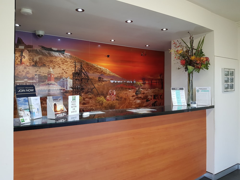 IBIS STYLES BROKEN HILL 10/48