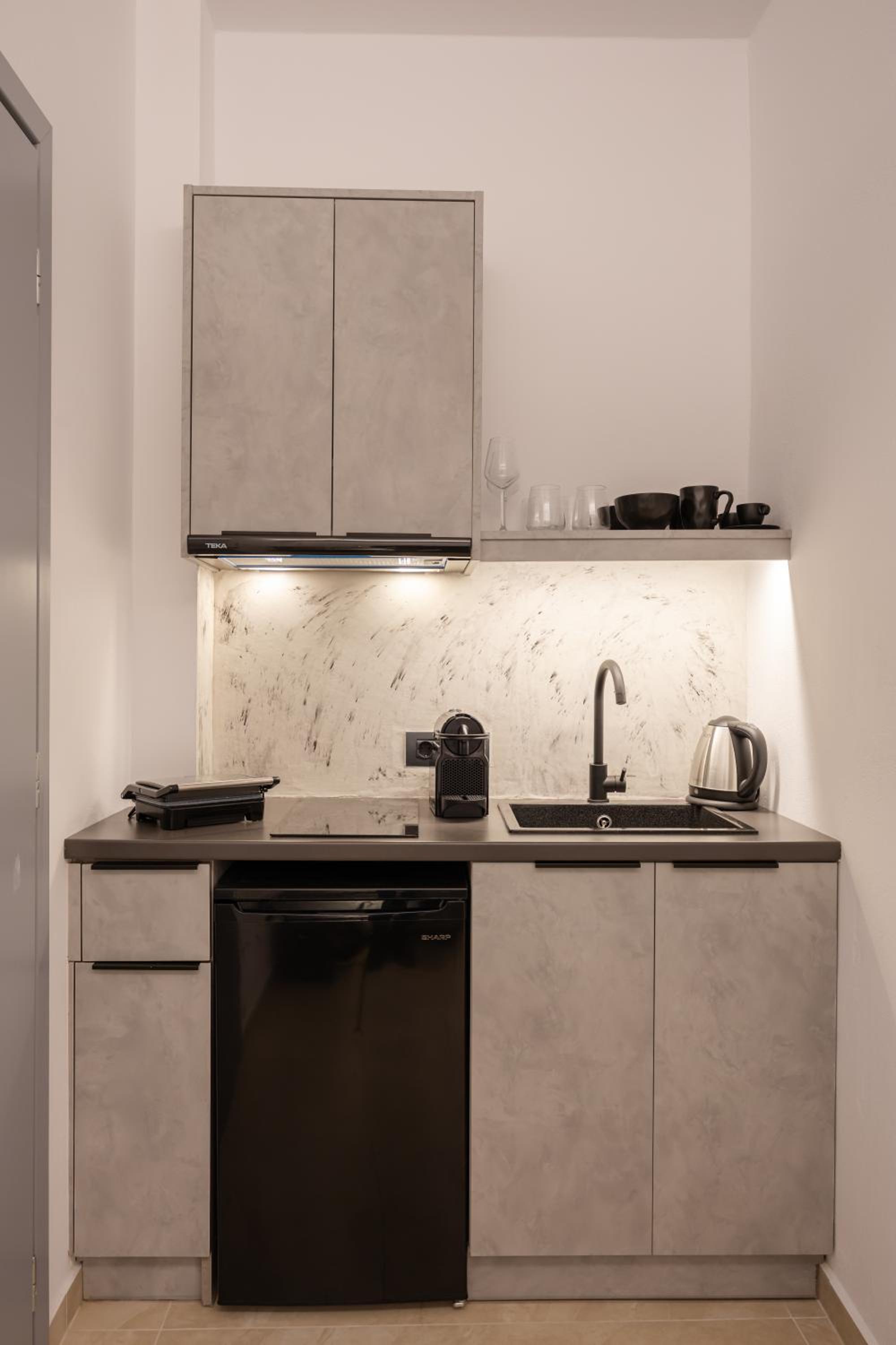 Nastram Suites Oia 4/30
