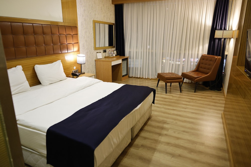 The Hera Platinum Hotel 25/50