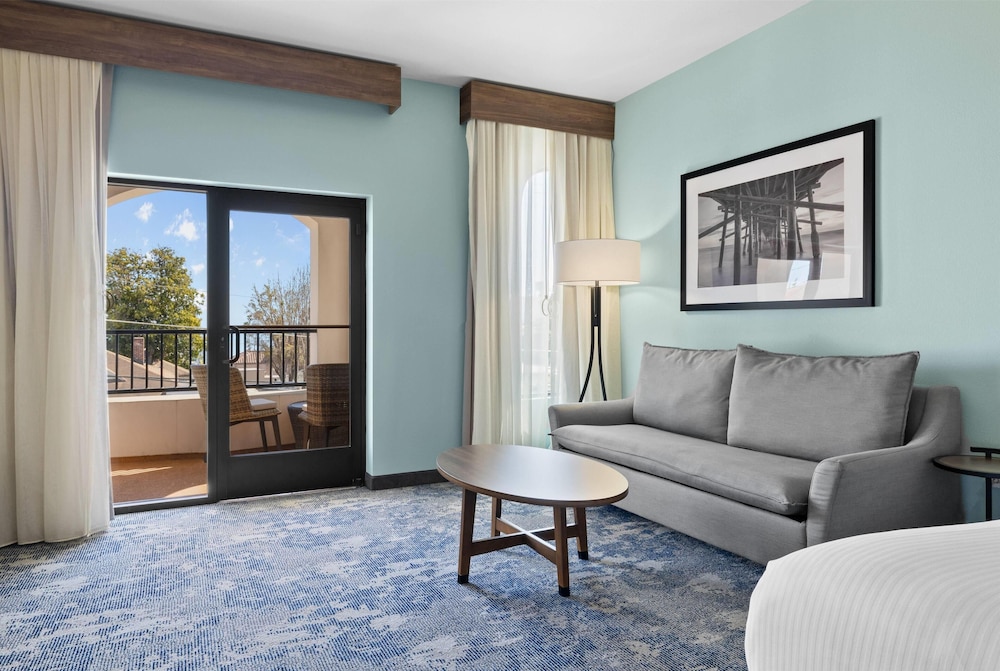 La Quinta Inn & Suites by Wyndham Santa Cruz 28/47