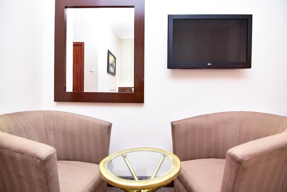 Pearl Gate Hotel 19/50