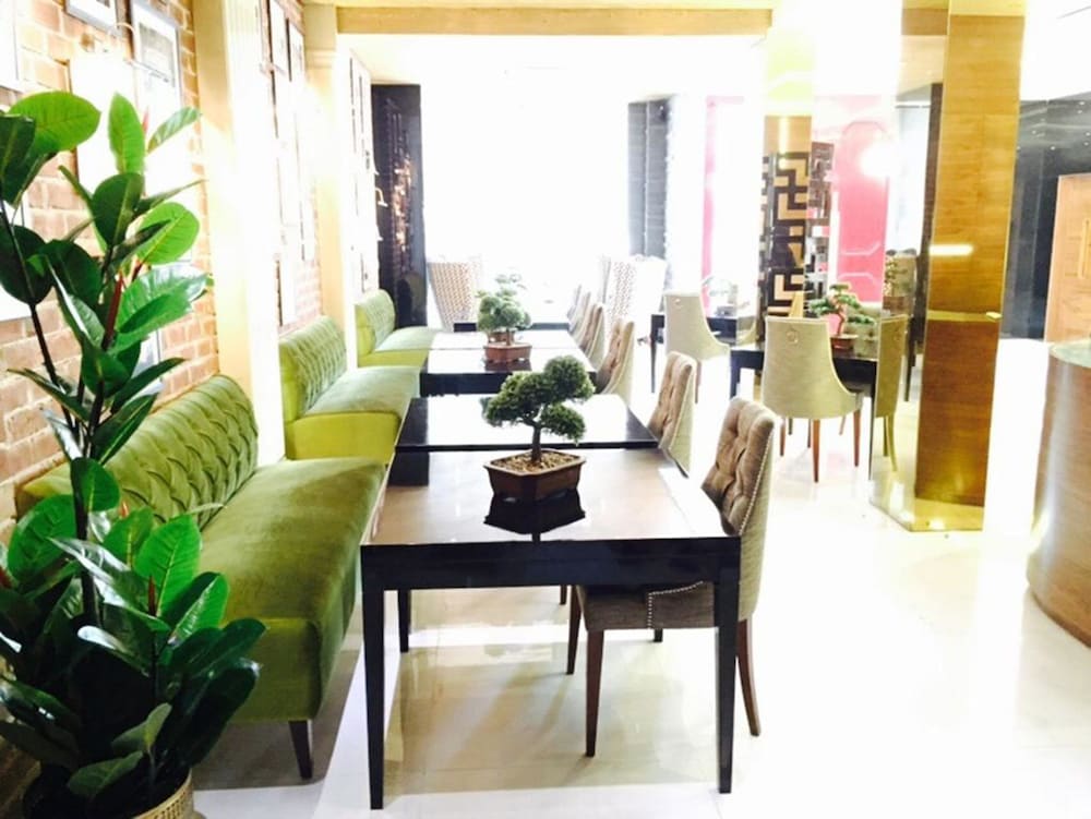 Lahore Continental Hotel 58/71