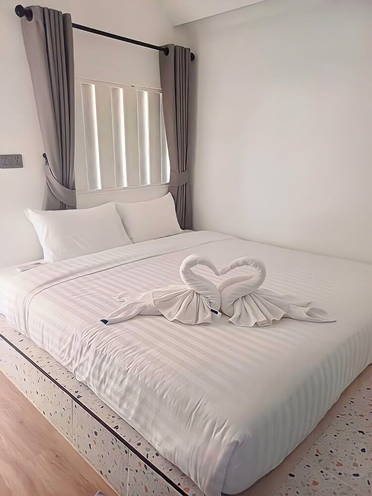Pan Beach Bungalows 12/50