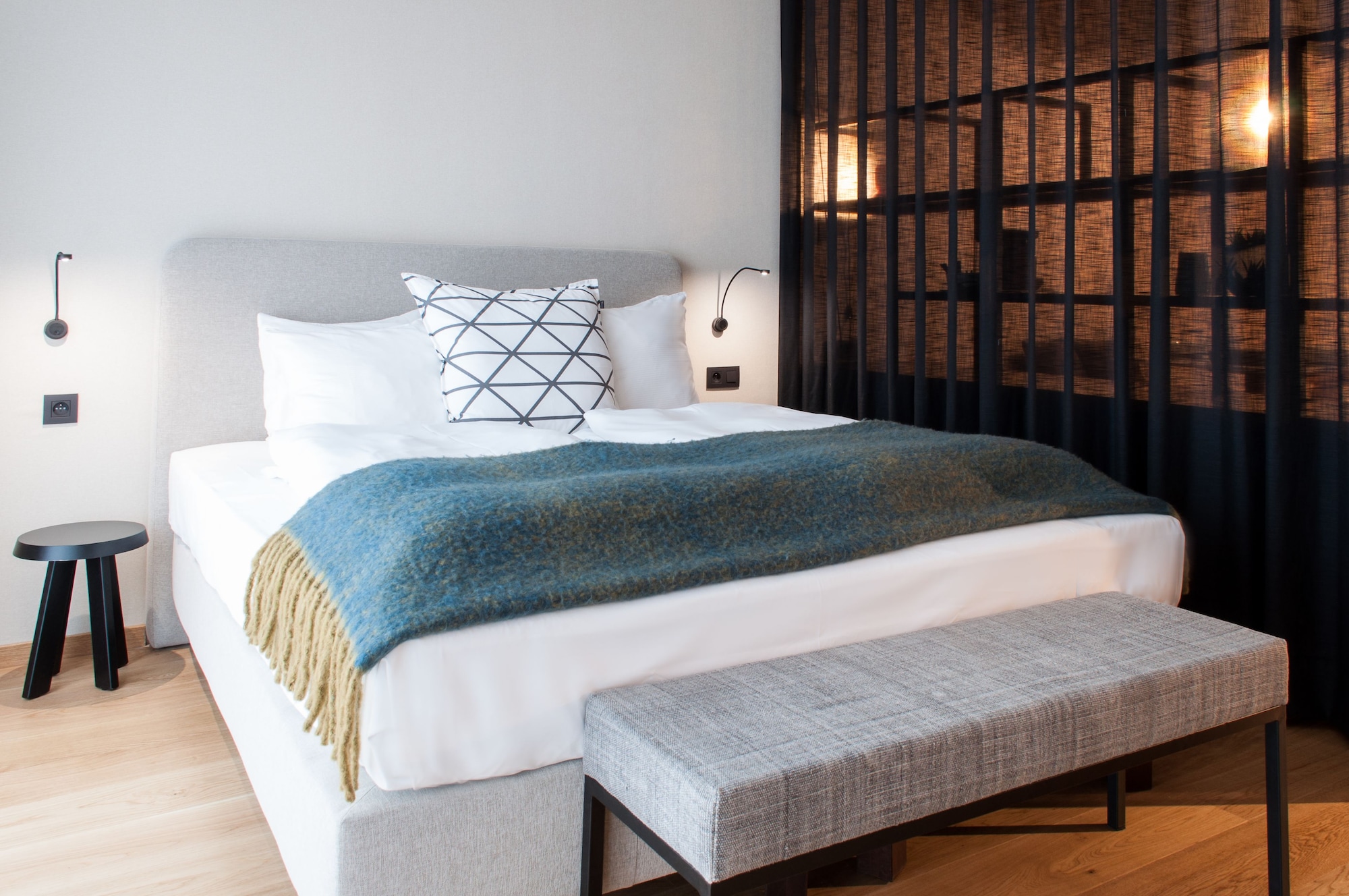 DELUXE, DOUBLE BED, SOFA