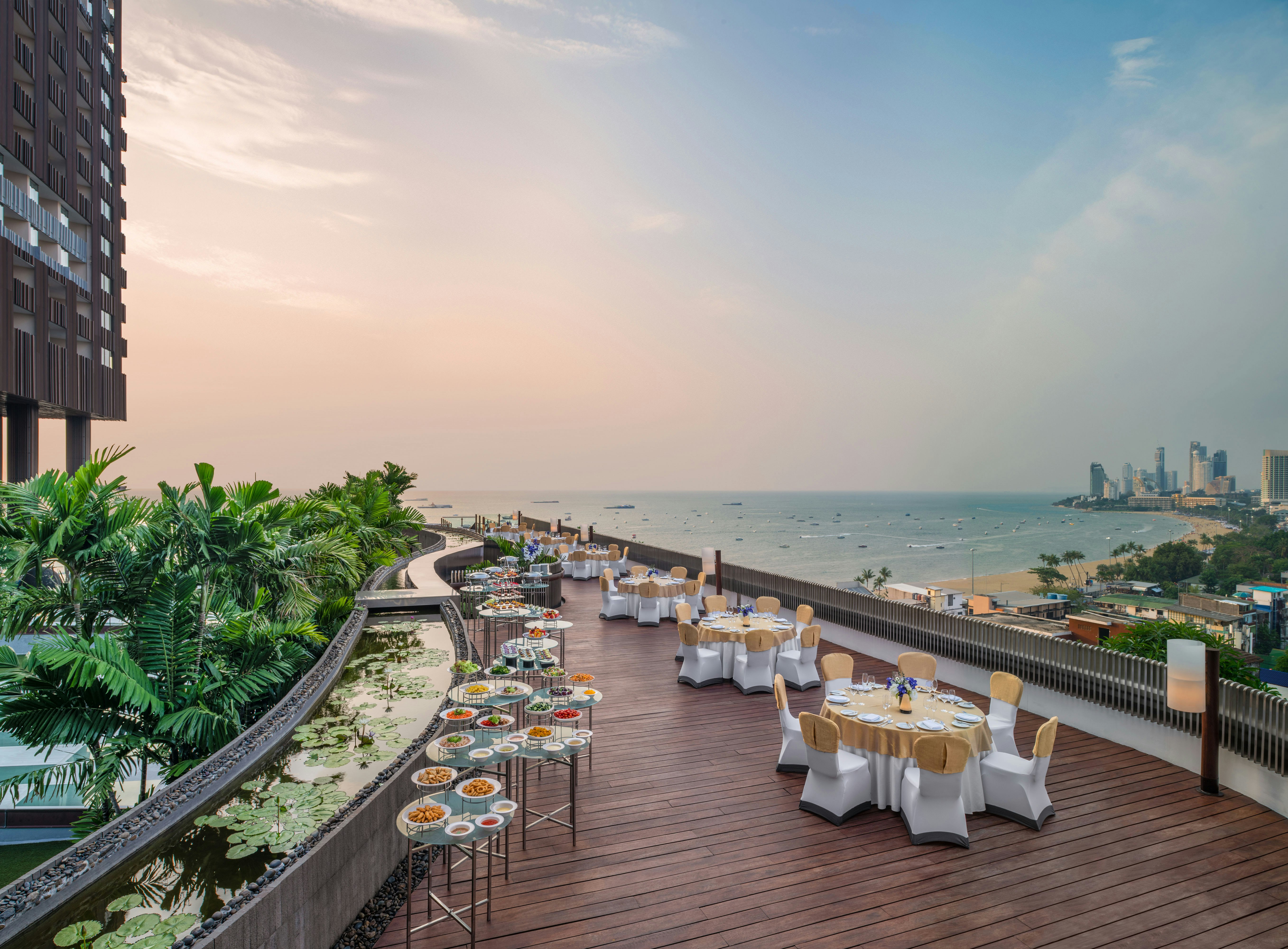 Hilton Pattaya 69/80