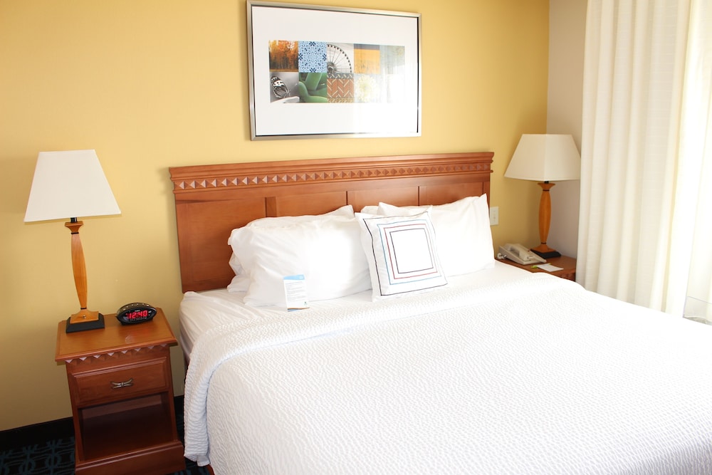 Fairfield Inn Suites Kansas City Liberty 6/40