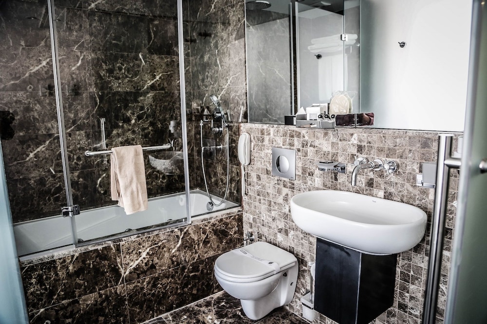 Koza Suite Hotel 69/70