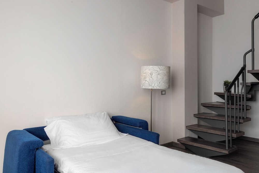 V Hotel 29/54