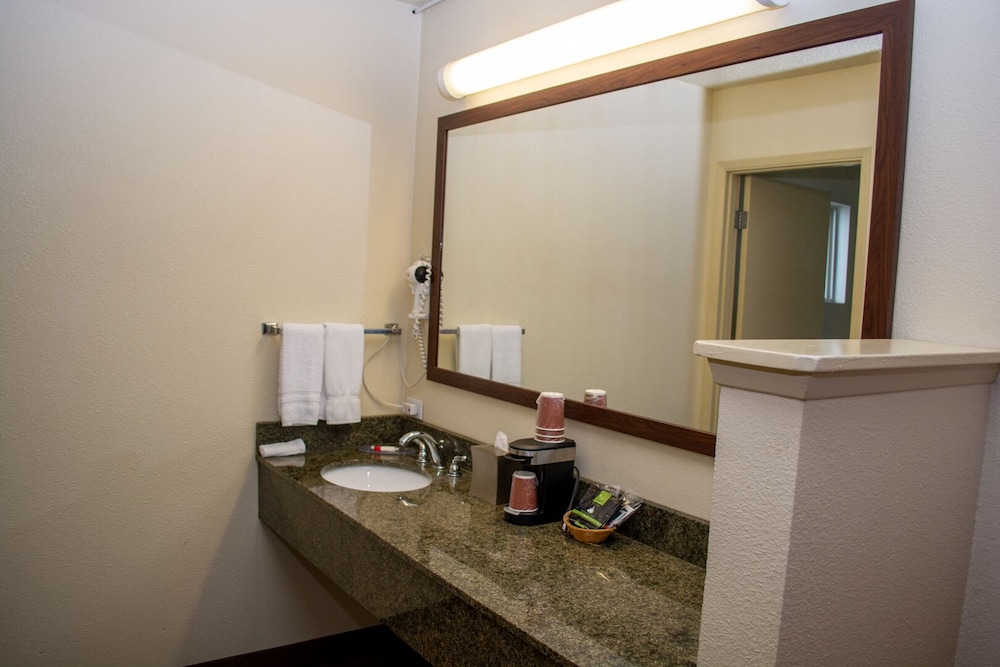 Cimarron Inn Klamath Falls 28/35