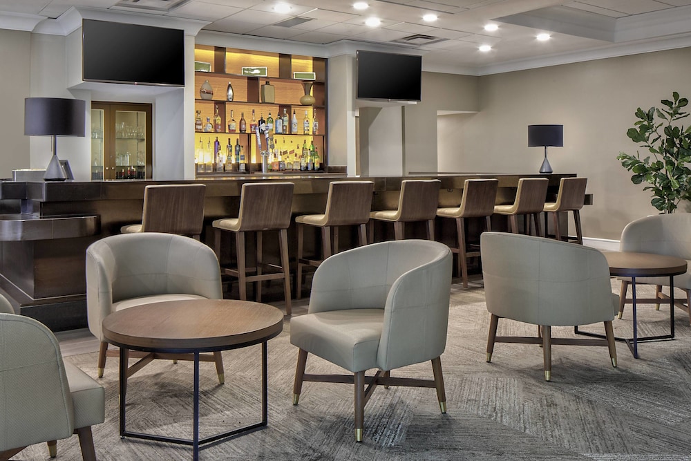 Sheraton Suites Market Center 47/49
