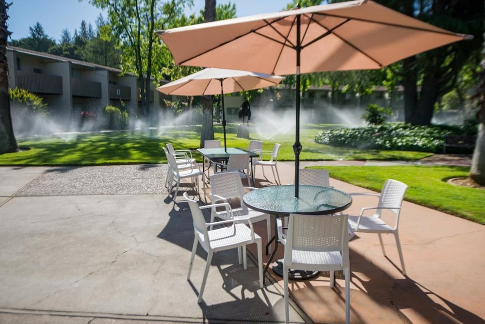 Los Gatos Lodge 17/26
